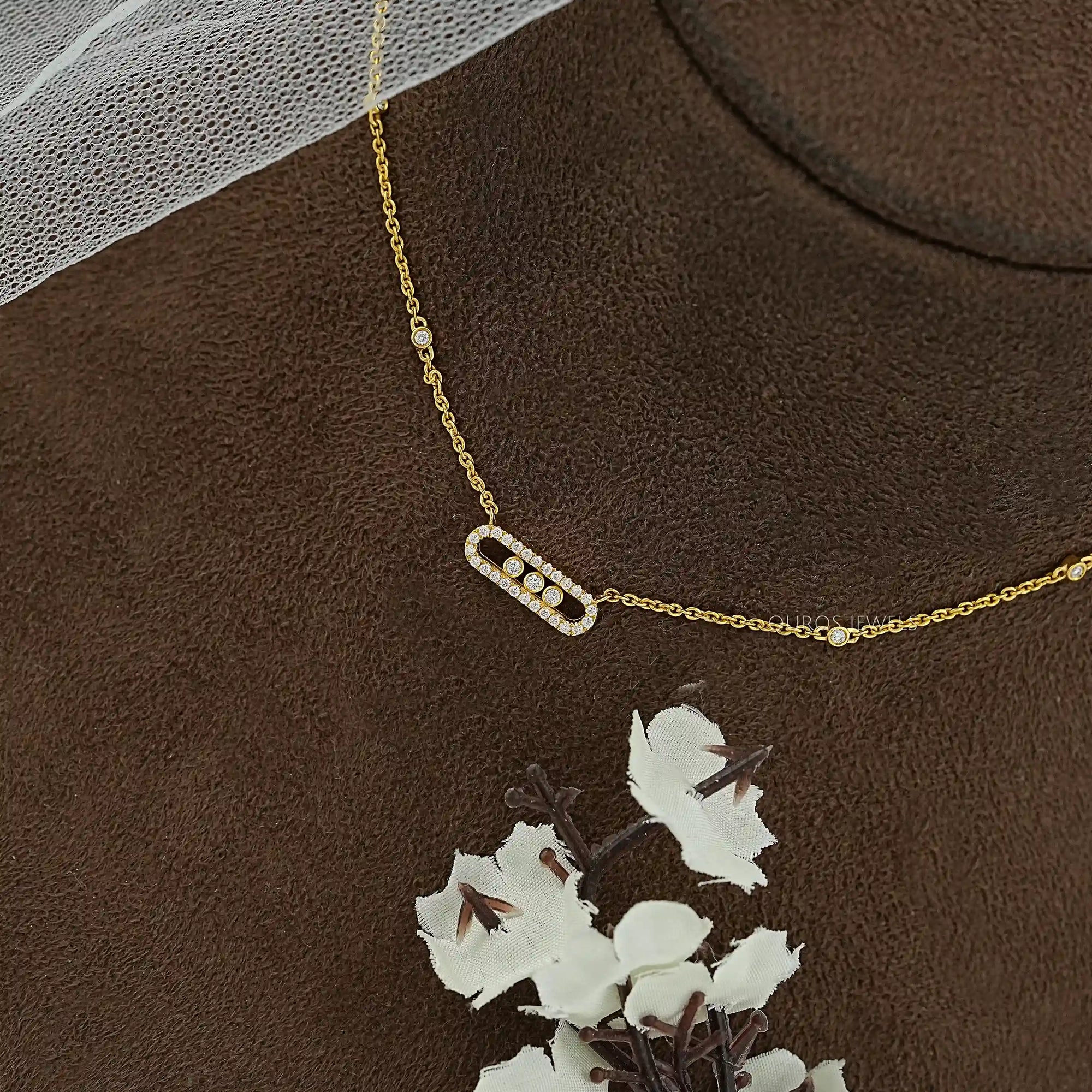 Movable Lab Diamond Paperclip Pendant
