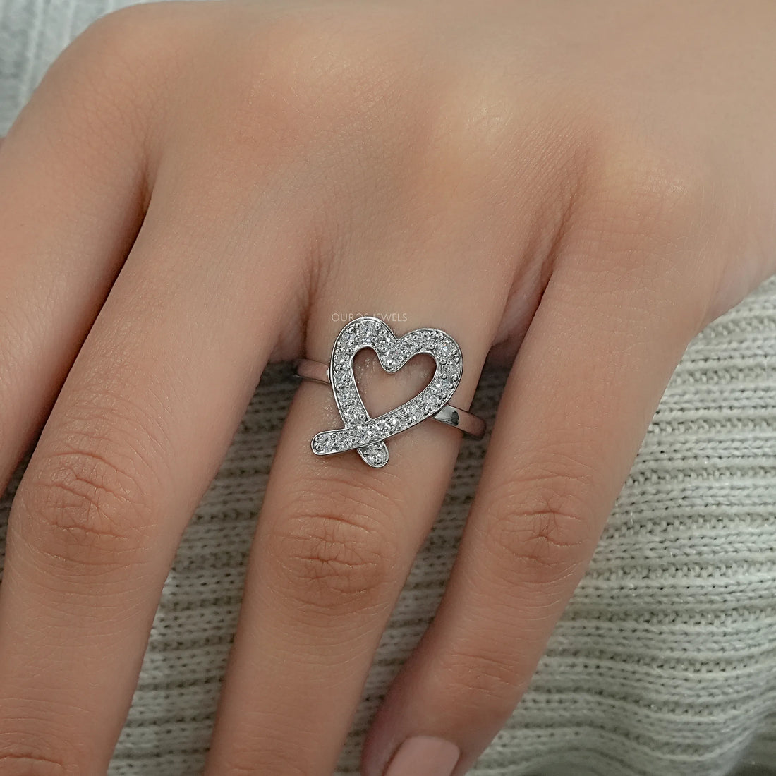 Round Diamond Open Heart Shape Ring Ring