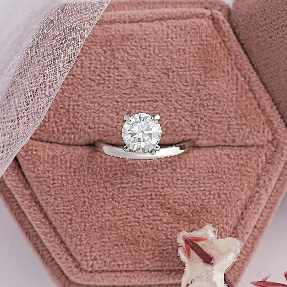 Round Cut Solitaire Wave Diamond Ring Ring