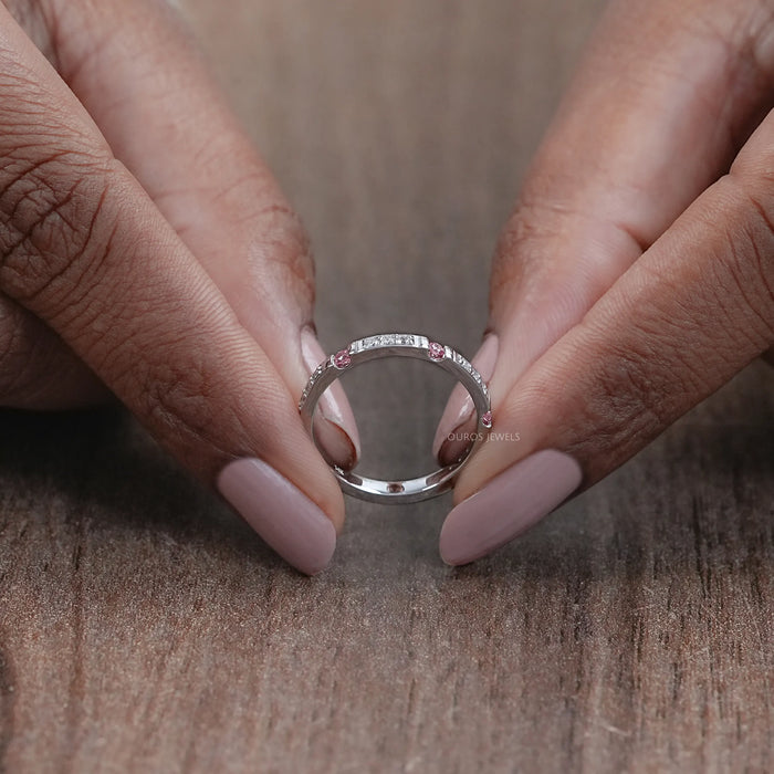 Bague empilable avec diamants de laboratoire à coupe ronde