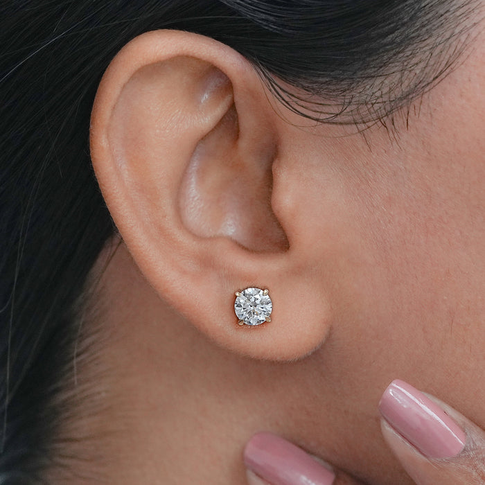 Boucles d'oreilles à tige en diamants de laboratoire à taille ronde