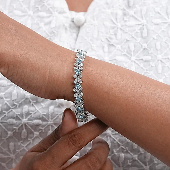 Bracelet en diamant avec fleur en forme de poire