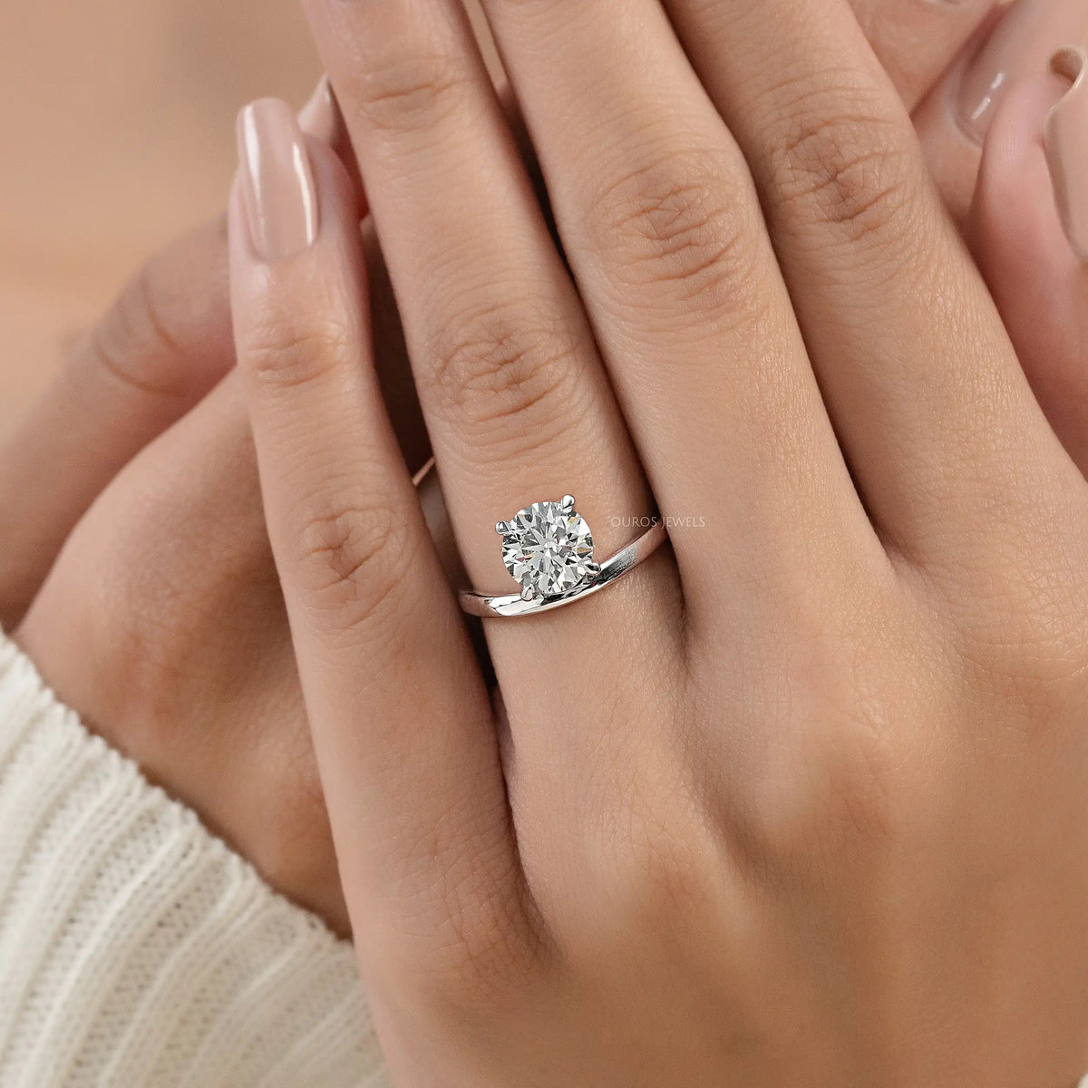 Round Cut Solitaire Wave Diamond Ring Ring