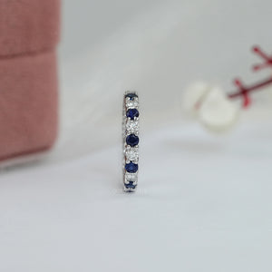 Alliance en saphir bleu et diamant