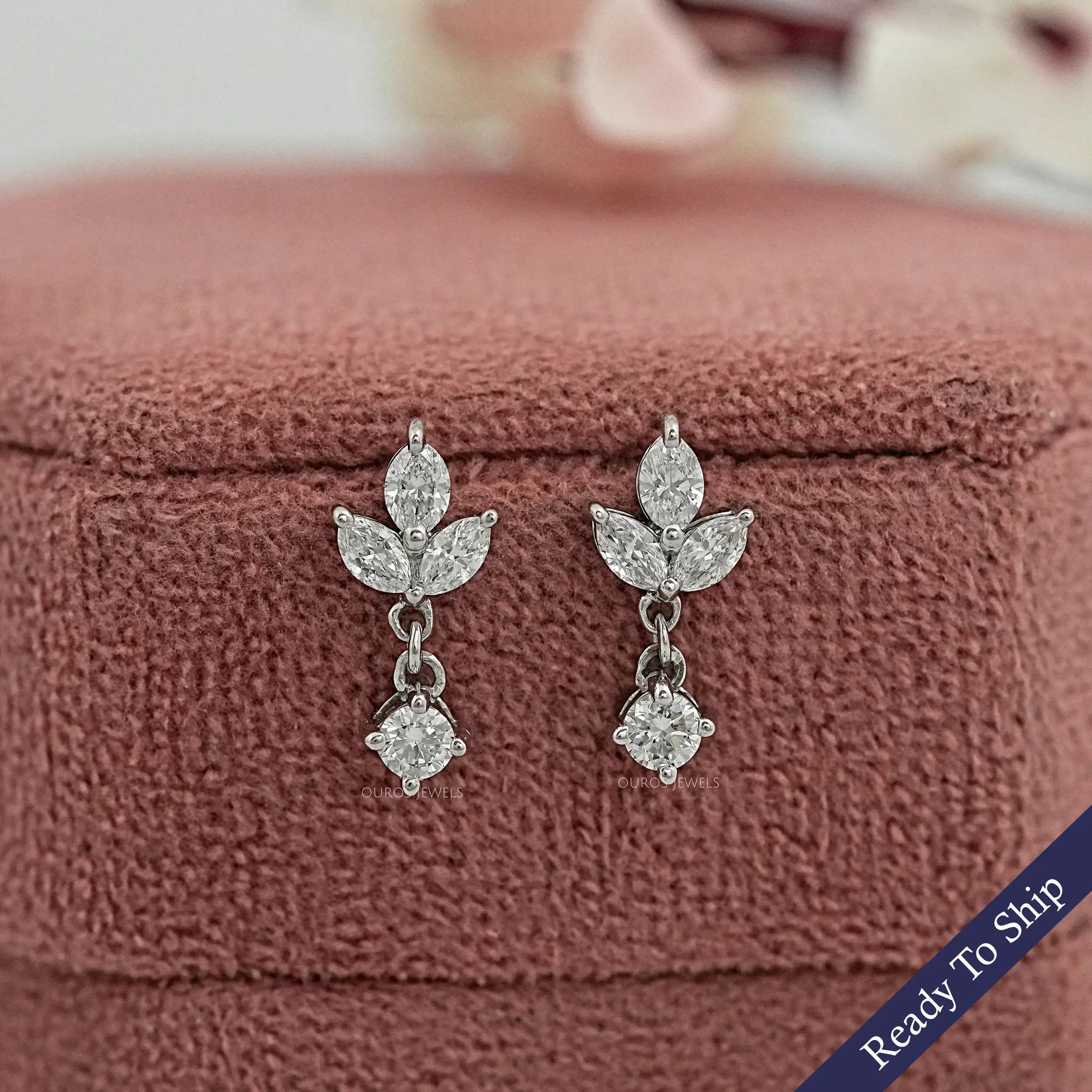 Boucles d'oreilles pendantes délicates avec diamants taille marquise et taille ronde 