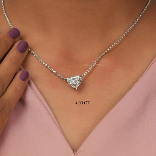 Pendentif solitaire en diamant de laboratoire taillé en cœur