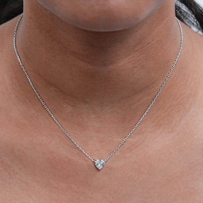 Pendentif solitaire en diamant de laboratoire taillé en cœur