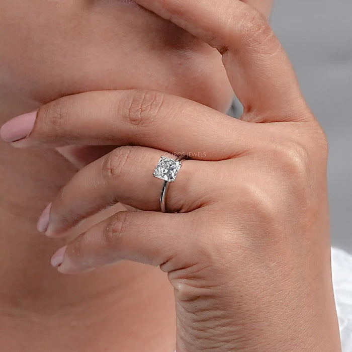 Bague solitaire en diamant de laboratoire taille princesse de 3,00 carats