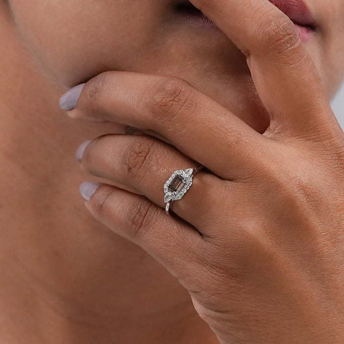 Bague de fiançailles à trois pierres en forme d'émeraude en chocolat