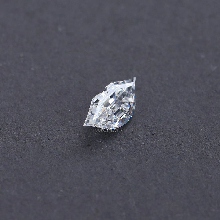 Diamant de laboratoire de 0,83 carat de forme antique taillé pour les lèvres