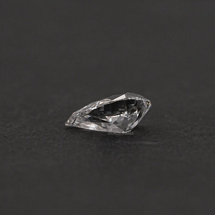 Diamant de laboratoire en forme de poire à taille ancienne