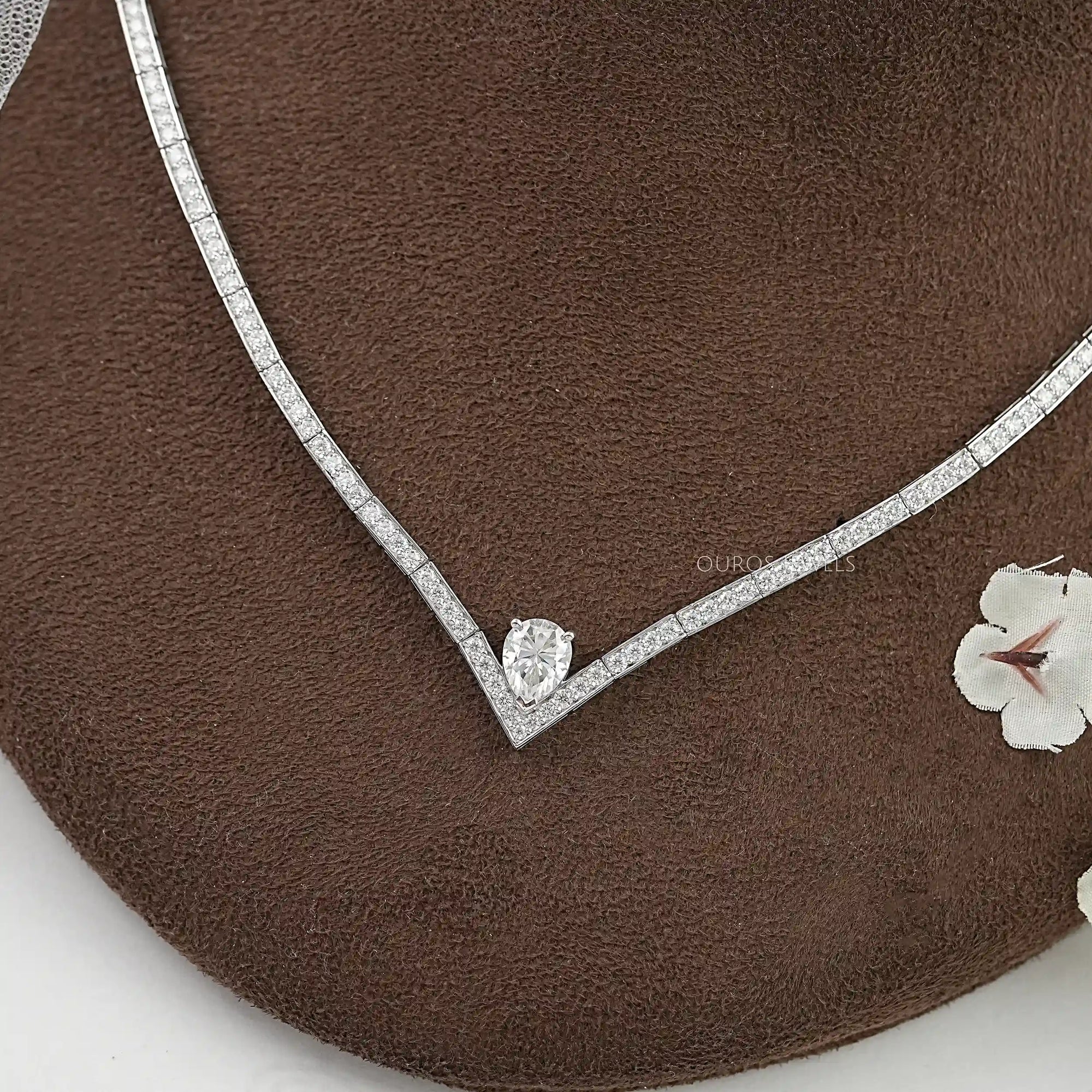 Collier tennis avec diamants ronds et cœurs de laboratoire