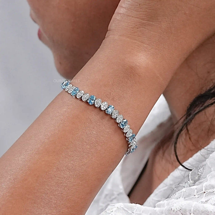 Bracelet de tennis alterné avec diamants bleus ovales et ronds