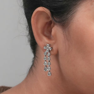 Boucle d'oreille pendante avec diamants de laboratoire taille poire