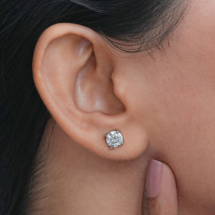 Boucles d'oreilles à tige en diamants de laboratoire à taille ronde