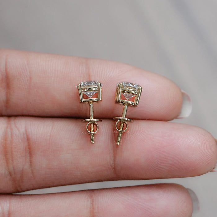 Boucles d'oreilles à tige en diamants de laboratoire à taille ronde