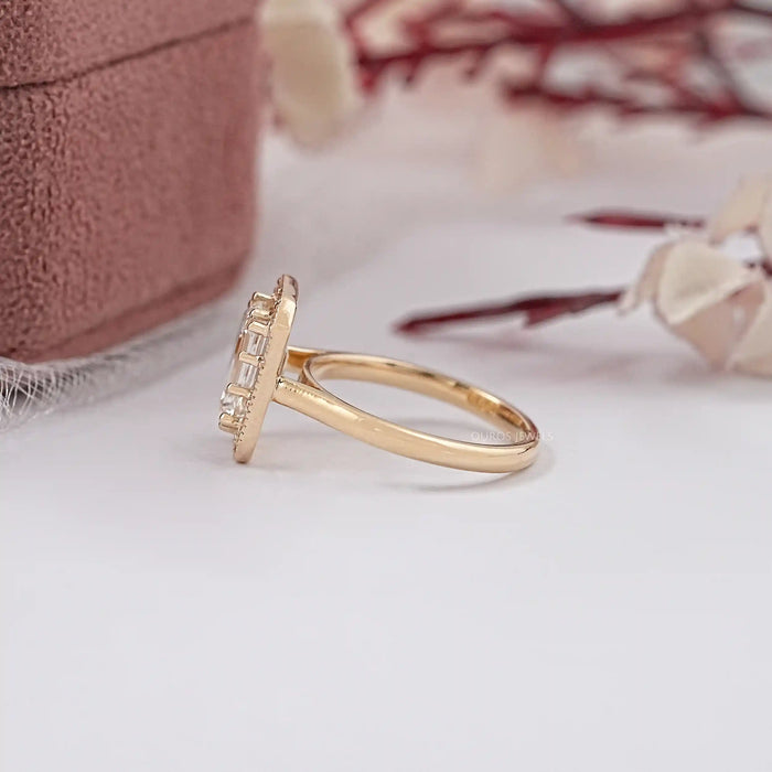 Bague de fiançailles avec diamants émeraude - monture halo baguette