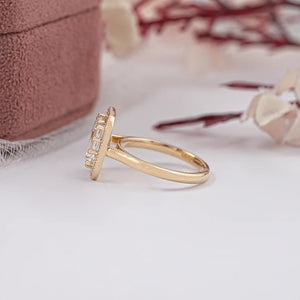 Bague de fiançailles avec diamants émeraude - monture halo baguette