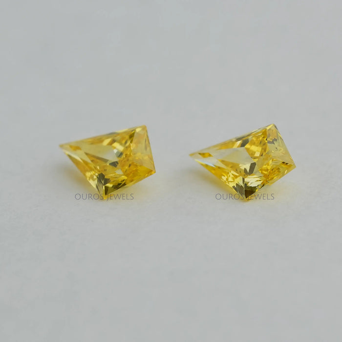 Paire assortie de diamants de laboratoire taille cerf-volant jaune