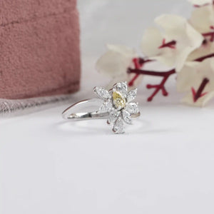 Bague fantaisie avec diamants taille poire et marquise jaune