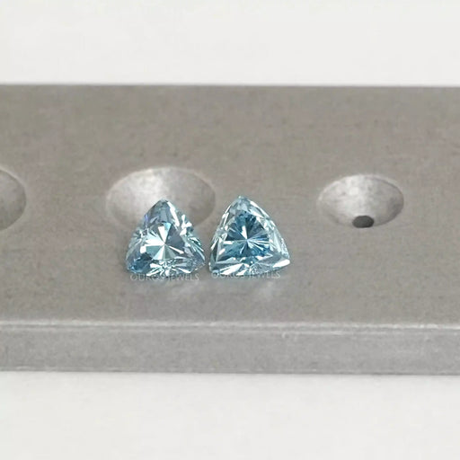 Diamant de laboratoire taillé en trillion bleu en vrac