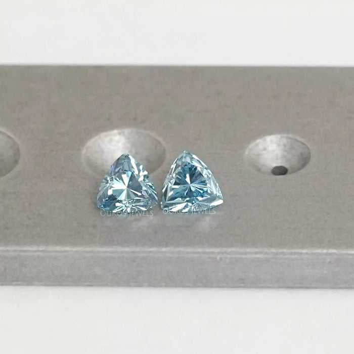 Diamant de laboratoire taillé en trillion bleu en vrac