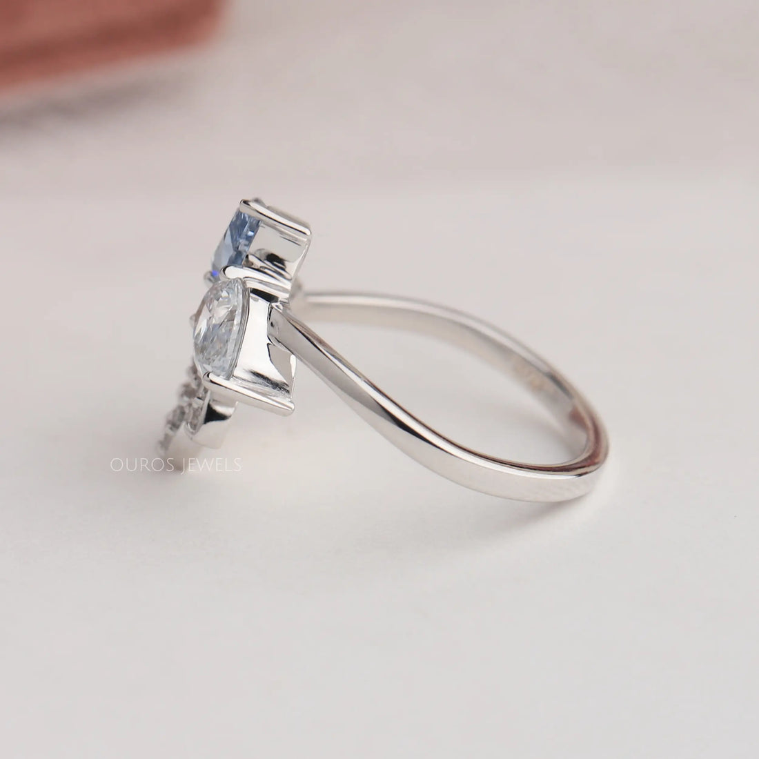 Flower Shape Blue Pear And Round Cut Cluster Diamond Ring Ring