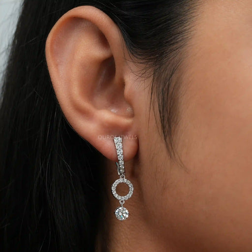 Boucles d'oreilles pendantes à levier avec diamants de laboratoire à taille ronde