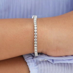 [A Women wearing round shape tennis bracelet]-[Ouros Jewels]