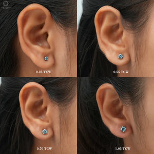 Boucles d'oreilles à tige avec solitaire en diamant rond bleu