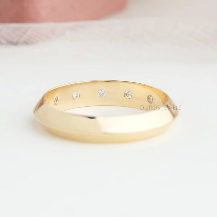 yellow gold round diamond band for men 