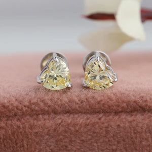 Boucles d'oreilles à tige avec diamant solitaire taille cœur jaune