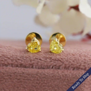 Boucles d'oreilles à tige avec diamant solitaire taille cœur jaune