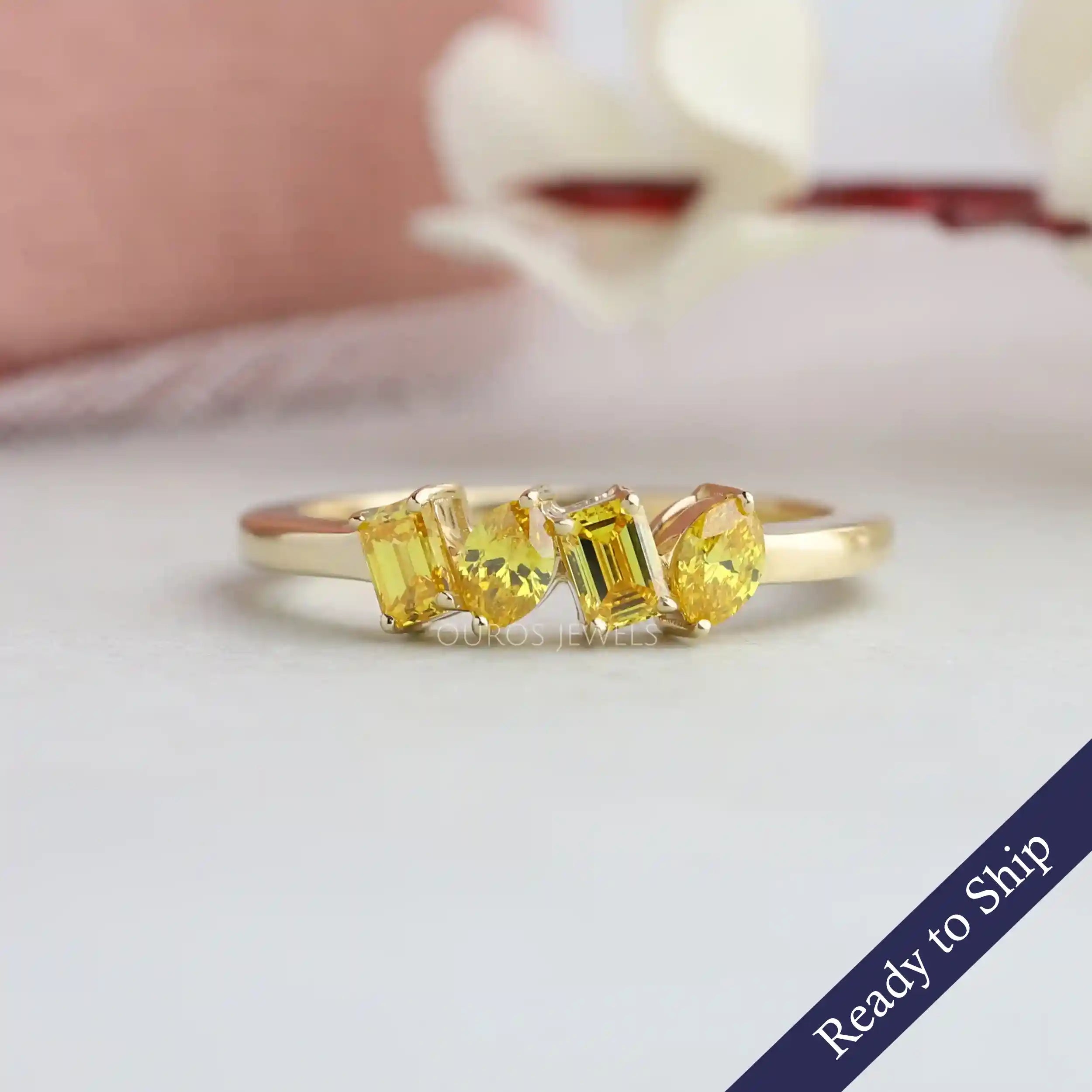 Bague marquise jaune et diamant émeraude