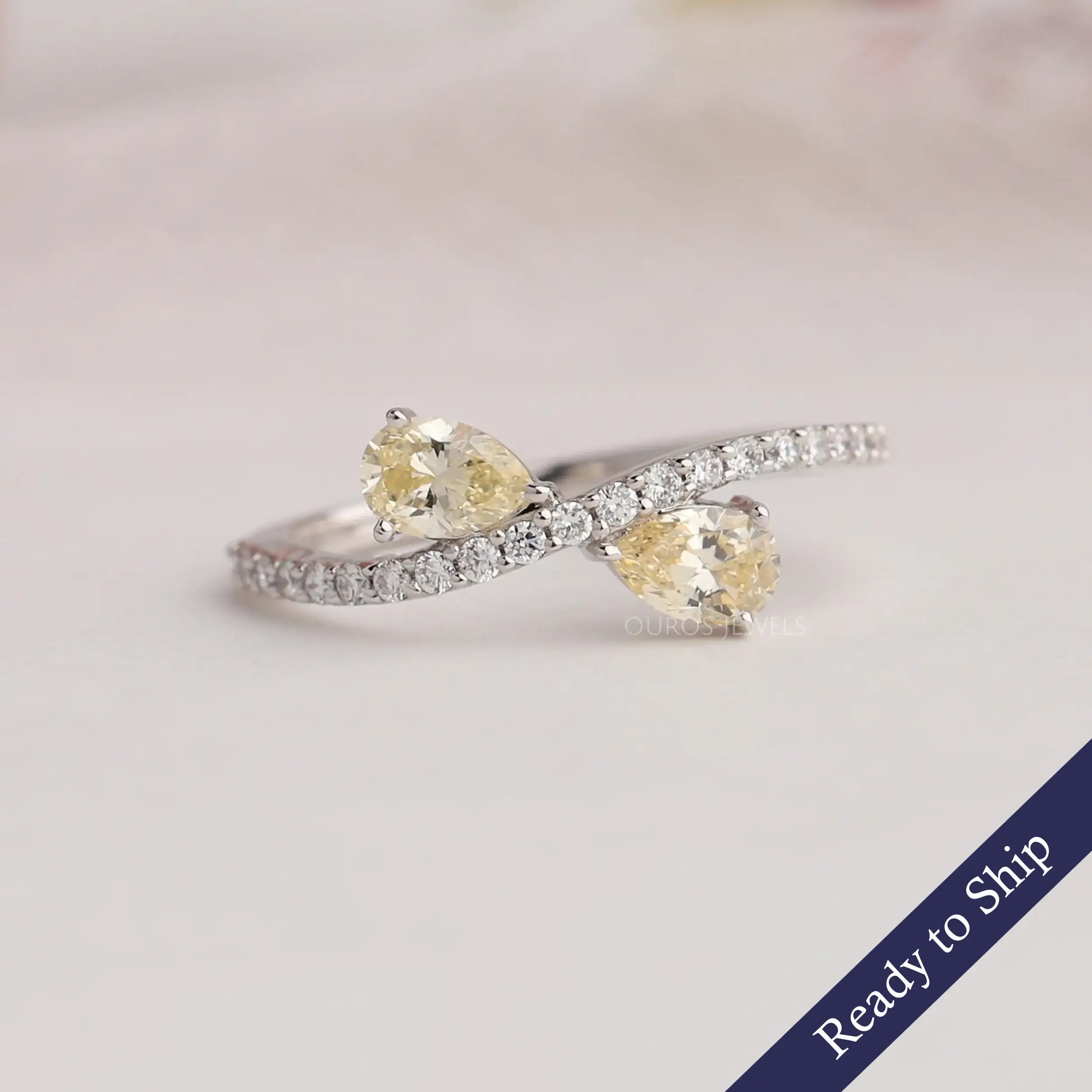 Bague croisée en diamant et poire jaune