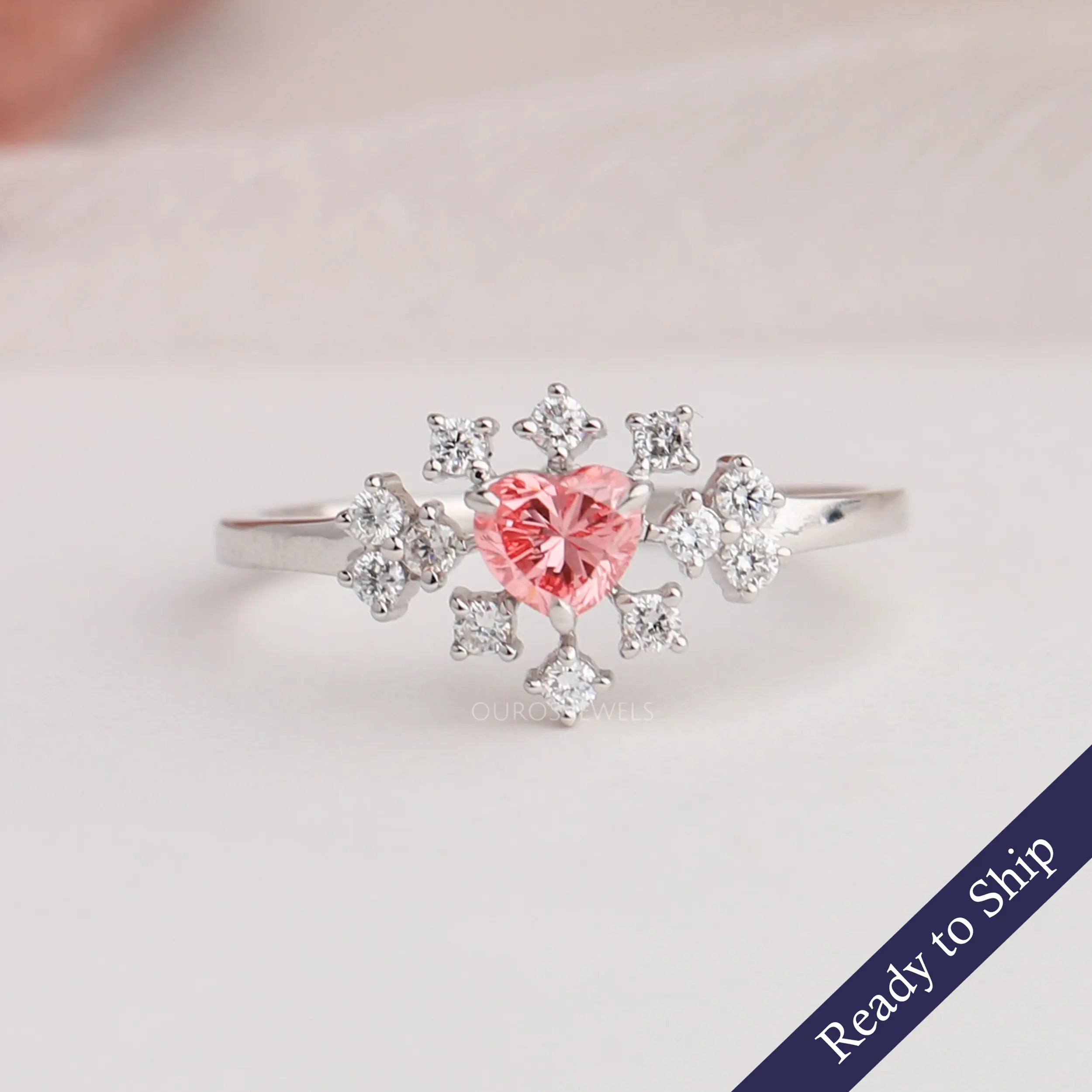 Bague halo en diamants taillés en cœur rose