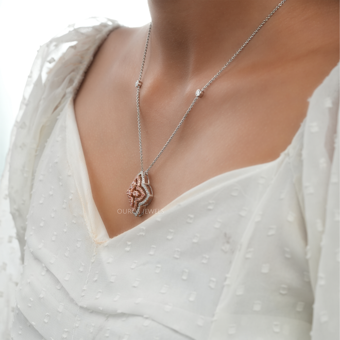 [Side Design in Cluster Diamond Pendant]-[Ouros Jewels]