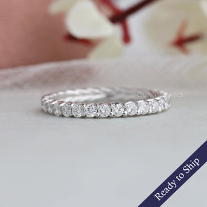 Alliance de mariage empilable avec diamants taille ronde