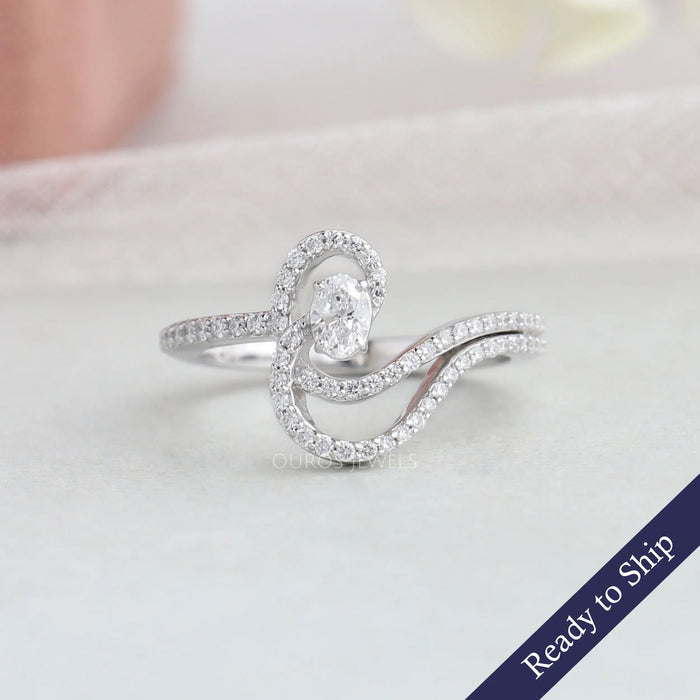 Bague de fiançailles de mariée avec diamant de laboratoire à taille ovale