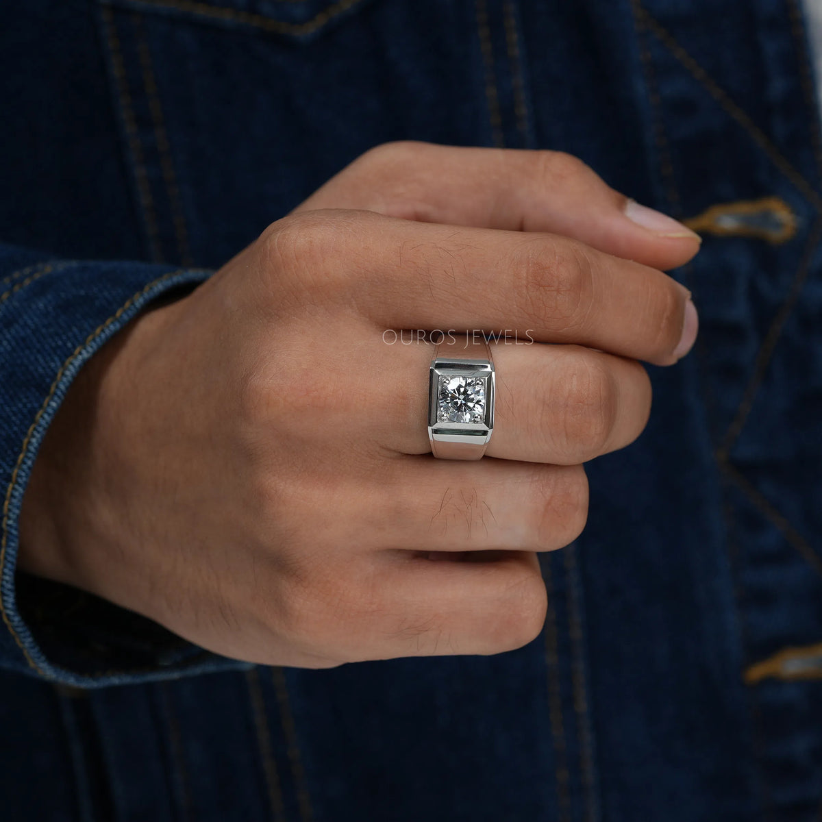 Round Cut Diamond Engagement Ring For Men's