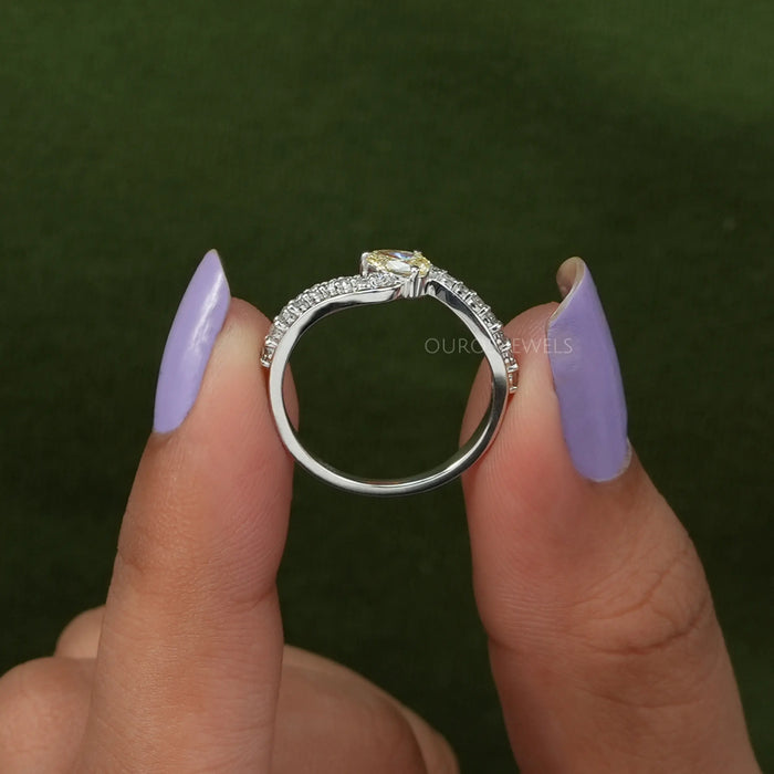 [A Women wearing Heart Solitaire Diamond Ring]-[Ouros Jewels]